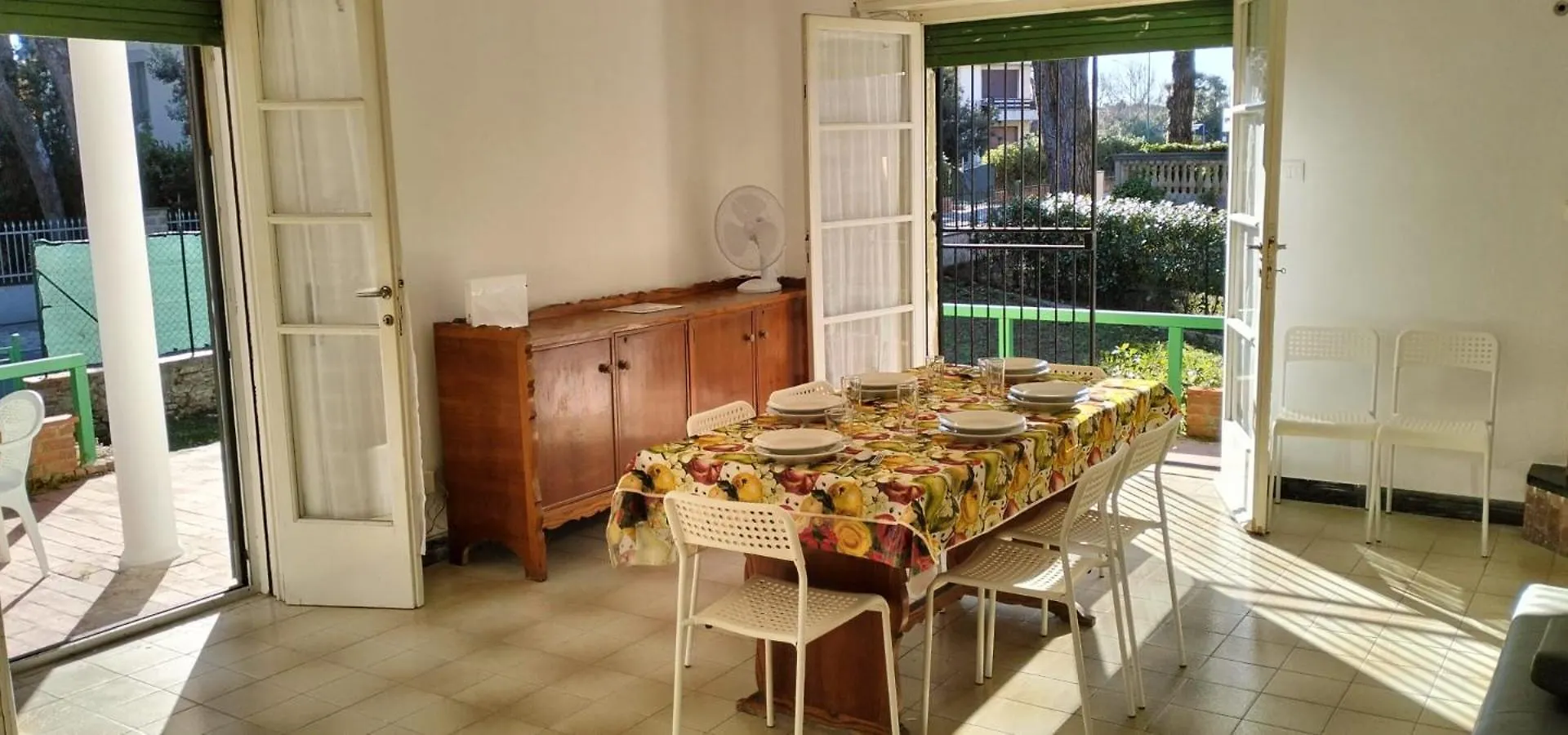 Villa Eusepia, Di Fronte Alla Spiaggia Di Tirrenia 0*,